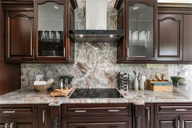 221 10th ST SE, Naples, FL 34117