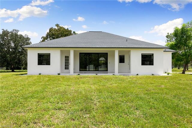 221 10th ST SE, Naples, FL 34117