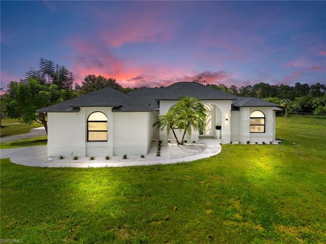 221 10th ST SE, Naples, FL 34117