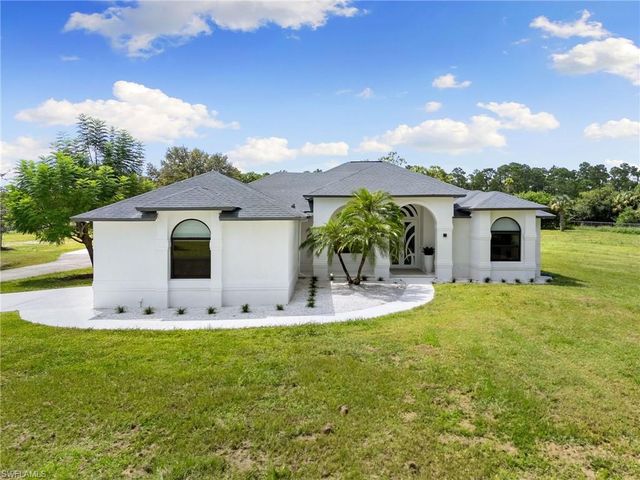 221 10th ST SE, Naples, FL 34117