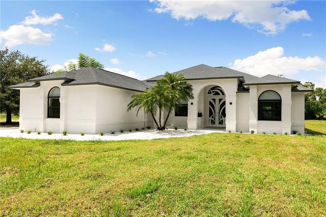 221 10th ST SE, Naples, FL 34117