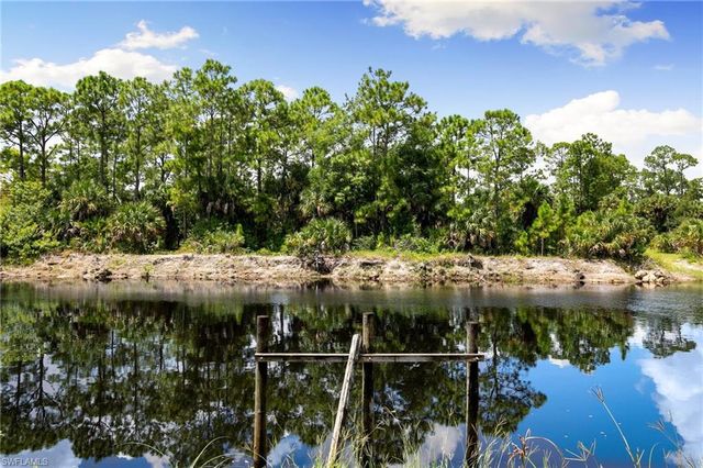 221 10th ST SE, Naples, FL 34117