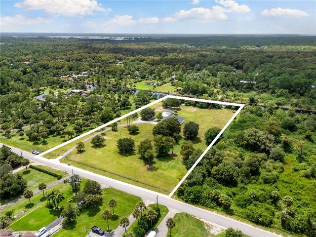 221 10th ST SE, Naples, FL 34117