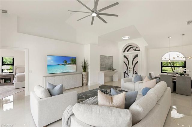 221 10th ST SE, Naples, FL 34117