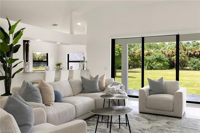 221 10th ST SE, Naples, FL 34117