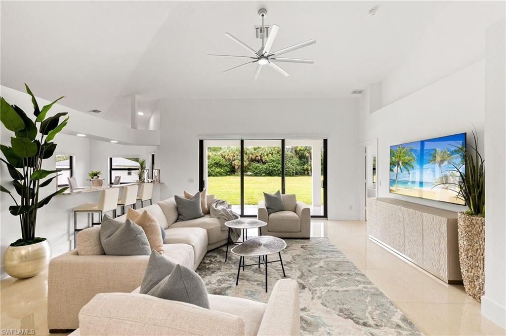 221 10th ST SE, Naples, FL 34117