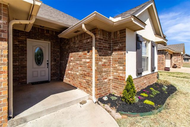 2305 Makaila Way, Yukon, OK 73099