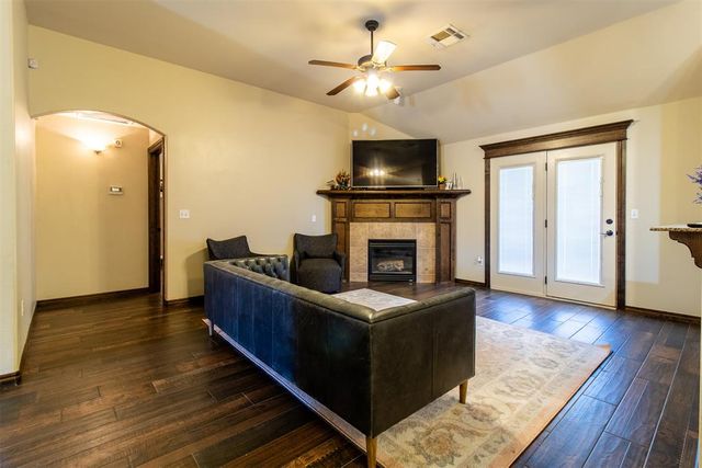 2305 Makaila Way, Yukon, OK 73099