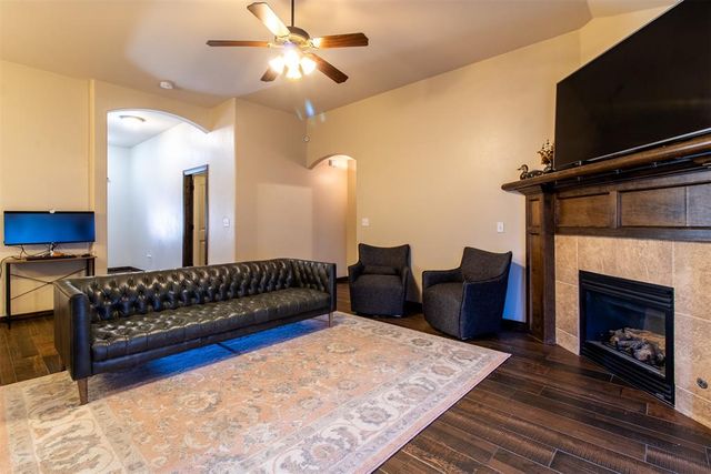 2305 Makaila Way, Yukon, OK 73099