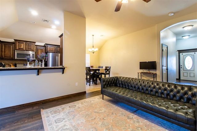 2305 Makaila Way, Yukon, OK 73099