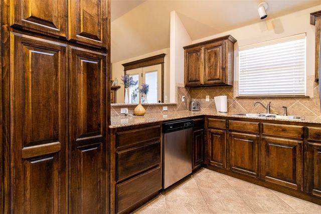 2305 Makaila Way, Yukon, OK 73099