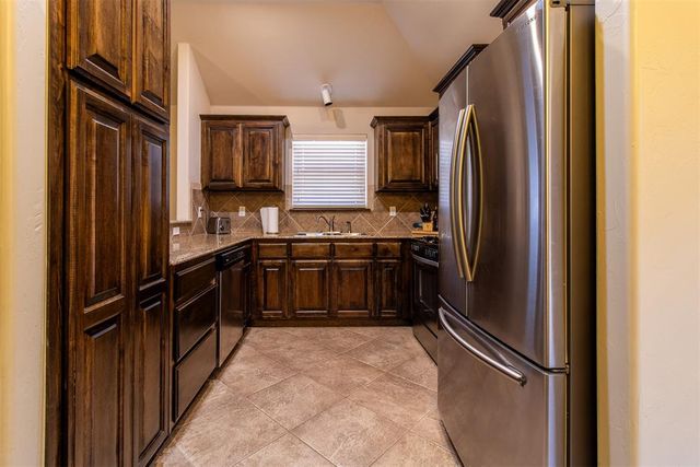 2305 Makaila Way, Yukon, OK 73099