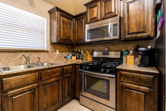 2305 Makaila Way, Yukon, OK 73099