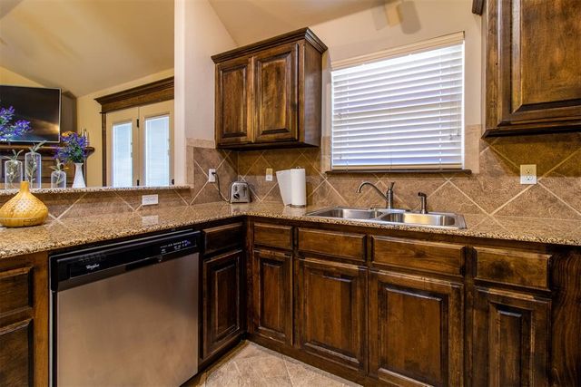 2305 Makaila Way, Yukon, OK 73099