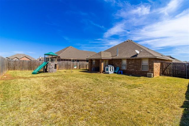 2305 Makaila Way, Yukon, OK 73099