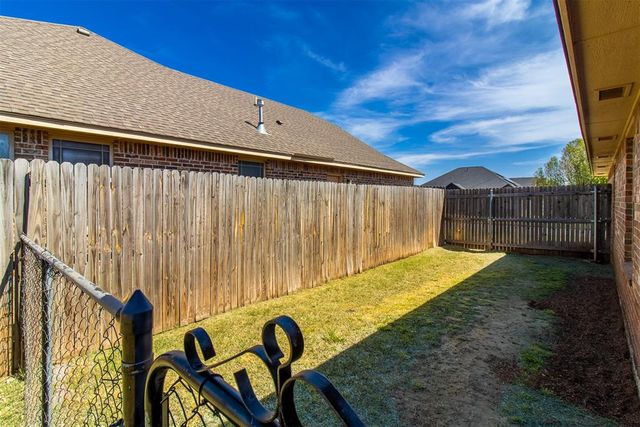 2305 Makaila Way, Yukon, OK 73099