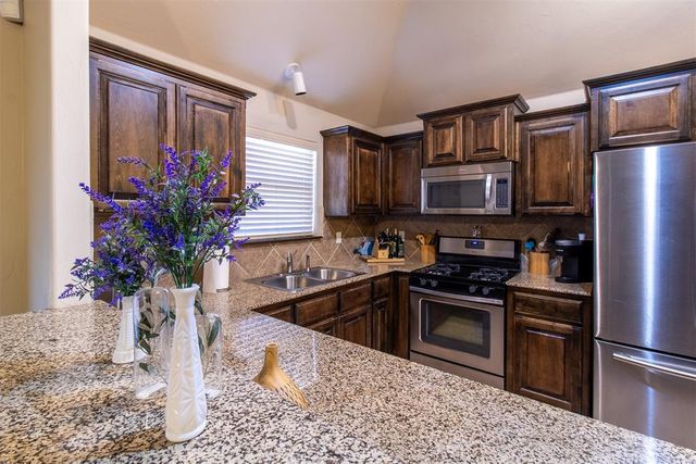 2305 Makaila Way, Yukon, OK 73099