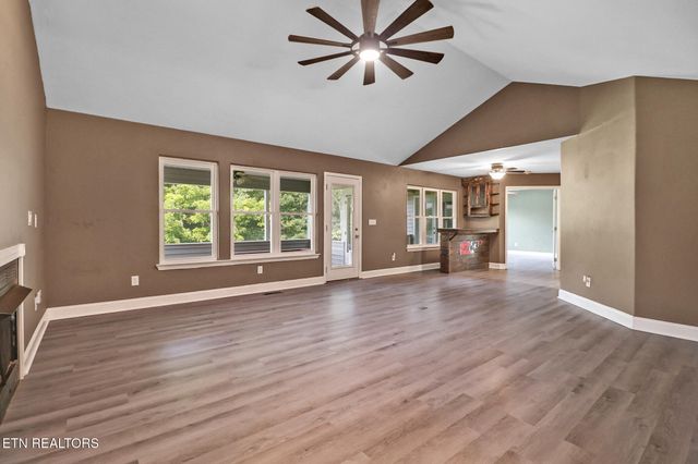 246 Autumn Drive, Crossville, TN 38571