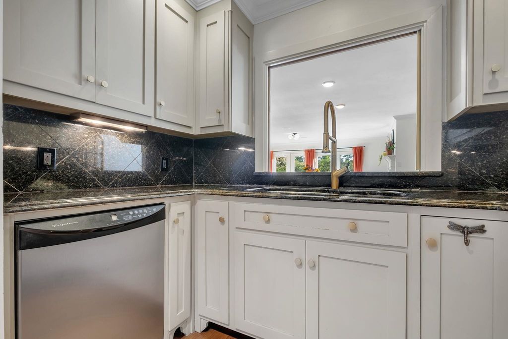 Image 15 of property listing at 1817 Atlantis Place, Tallahassee, FL 32303