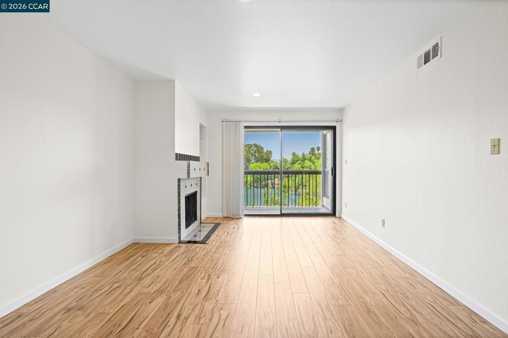 Image 2 of property listing at 1790 Ellis St 28, Concord, CA 94520