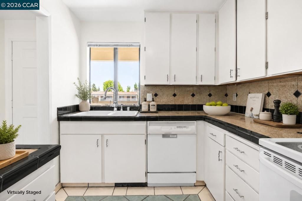 Image 3 of property listing at 1790 Ellis St 28, Concord, CA 94520