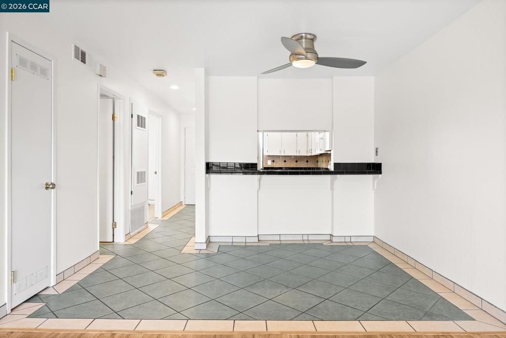 Image 7 of property listing at 1790 Ellis St 28, Concord, CA 94520