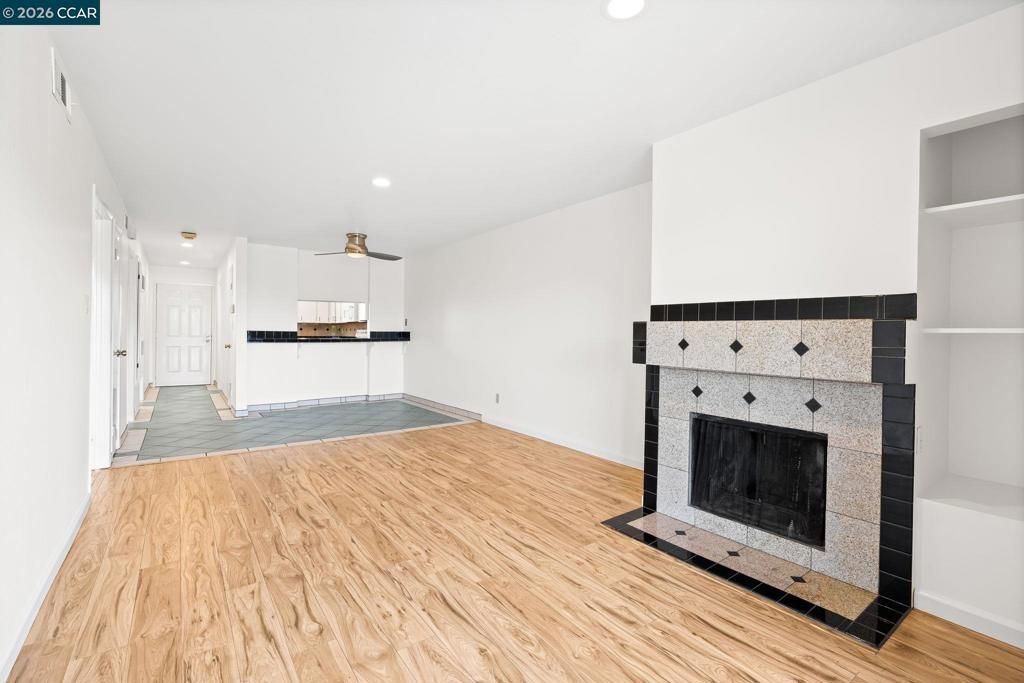 Image 8 of property listing at 1790 Ellis St 28, Concord, CA 94520
