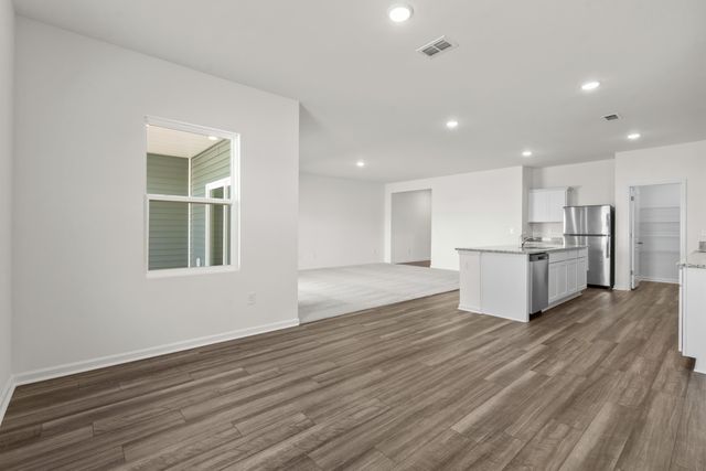 550 Silver Pidgeon St, Aynor, SC 29511