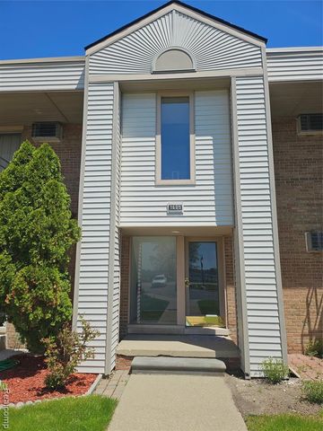 1605 Cass Lake Road 20, Keego Harbor, MI 48320