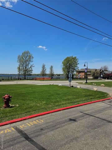 1605 Cass Lake Road 20, Keego Harbor, MI 48320