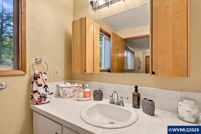 2801 Arlington Dr NW, Albany, OR 97321