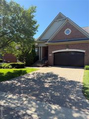 5608 Pembrooke Crossing, West Bloomfield, MI 48322