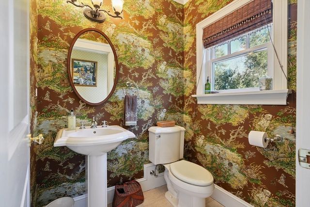 27 Ox Pasture Ln, Cohasset, MA 02025