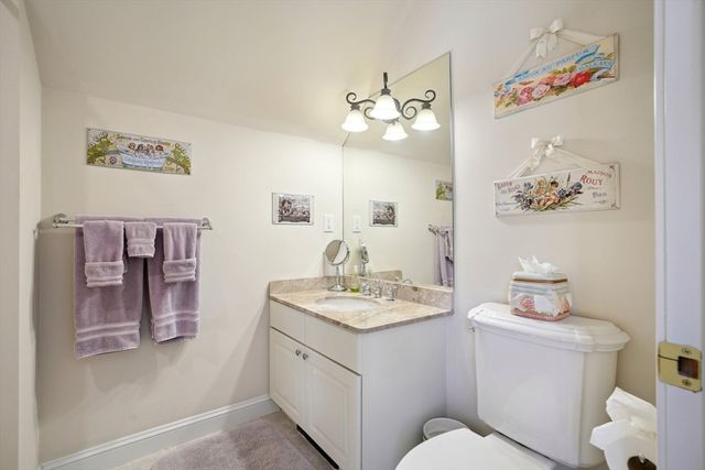 27 Ox Pasture Ln, Cohasset, MA 02025