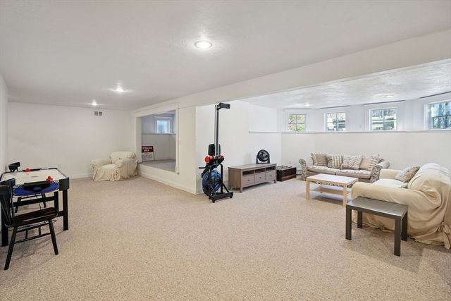 27 Ox Pasture Ln, Cohasset, MA 02025