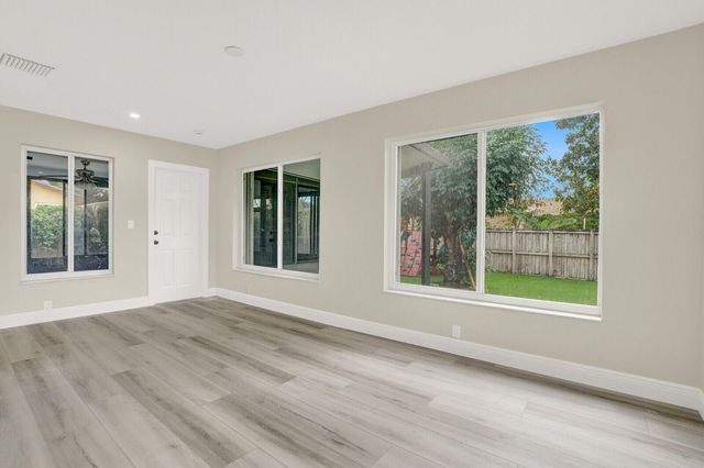 6524 Sleepy Willow Way, Delray Beach, FL 33484