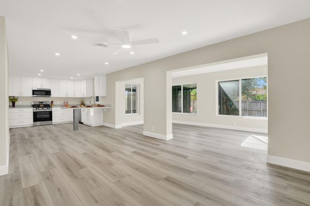 6524 Sleepy Willow Way, Delray Beach, FL 33484