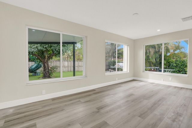 6524 Sleepy Willow Way, Delray Beach, FL 33484