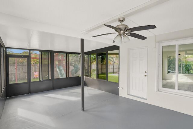 6524 Sleepy Willow Way, Delray Beach, FL 33484