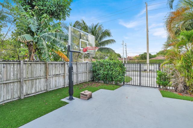 6524 Sleepy Willow Way, Delray Beach, FL 33484