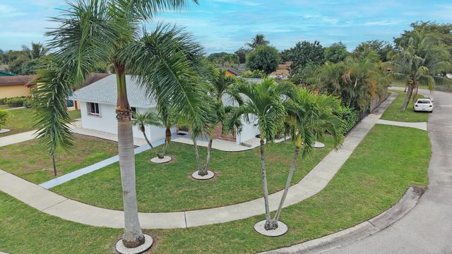 6524 Sleepy Willow Way, Delray Beach, FL 33484
