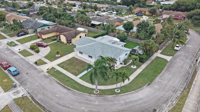 6524 Sleepy Willow Way, Delray Beach, FL 33484