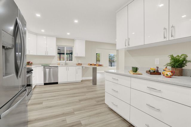 6524 Sleepy Willow Way, Delray Beach, FL 33484