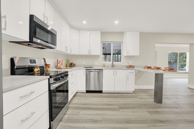 6524 Sleepy Willow Way, Delray Beach, FL 33484