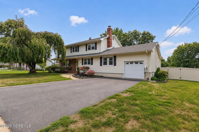 41 Brunswick Drive, Howell, NJ 07731