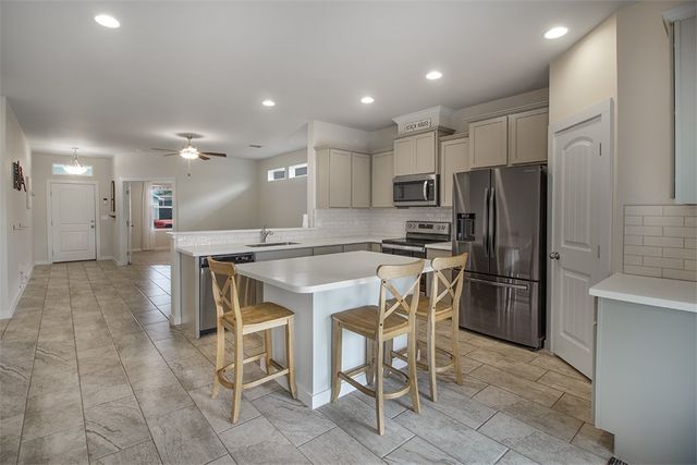 1911 Estes Flats Dr, Aransas Pass, TX 78336