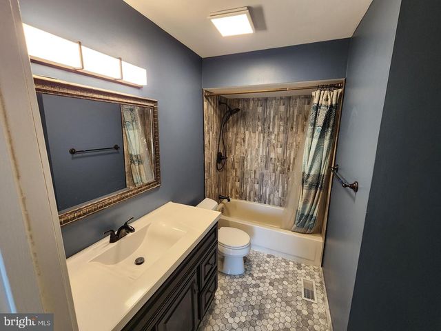 163 LEEDOM WAY, Newtown, PA 18940