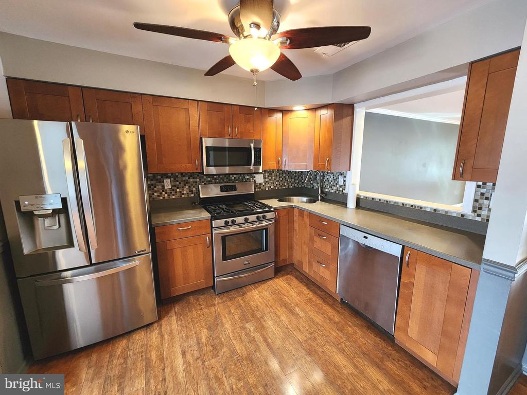 163 LEEDOM WAY, Newtown, PA 18940