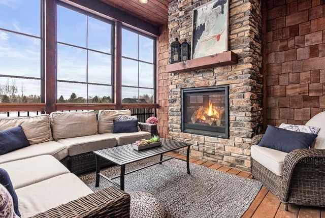 12581 22nd Street N, Stillwater, MN 55082