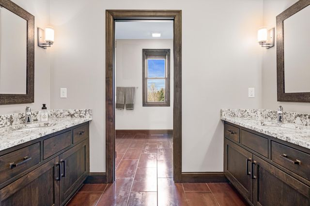 12581 22nd Street N, Stillwater, MN 55082